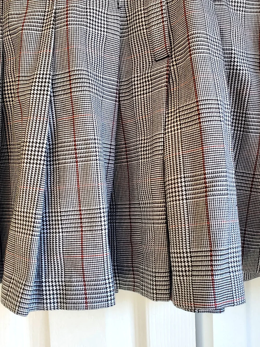 H&M Divided Plaid Pleated Skirt – Black White – Size 8 / EUR 40 - Picture 8 of 11